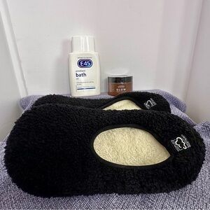Brand new spa package, E45 bath oil, Minimo Glow Face Scrub, and slippers.